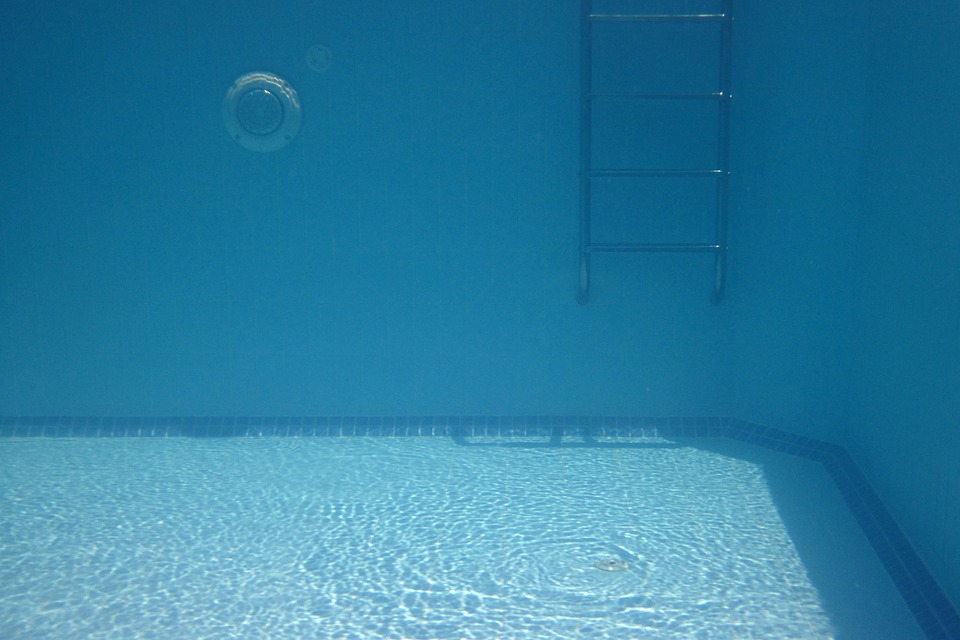 vnitřek bazénu